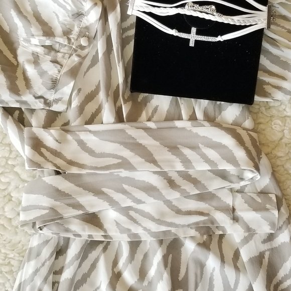 GAP Gray & White Zebra Print Dress - Picture 2 of 9